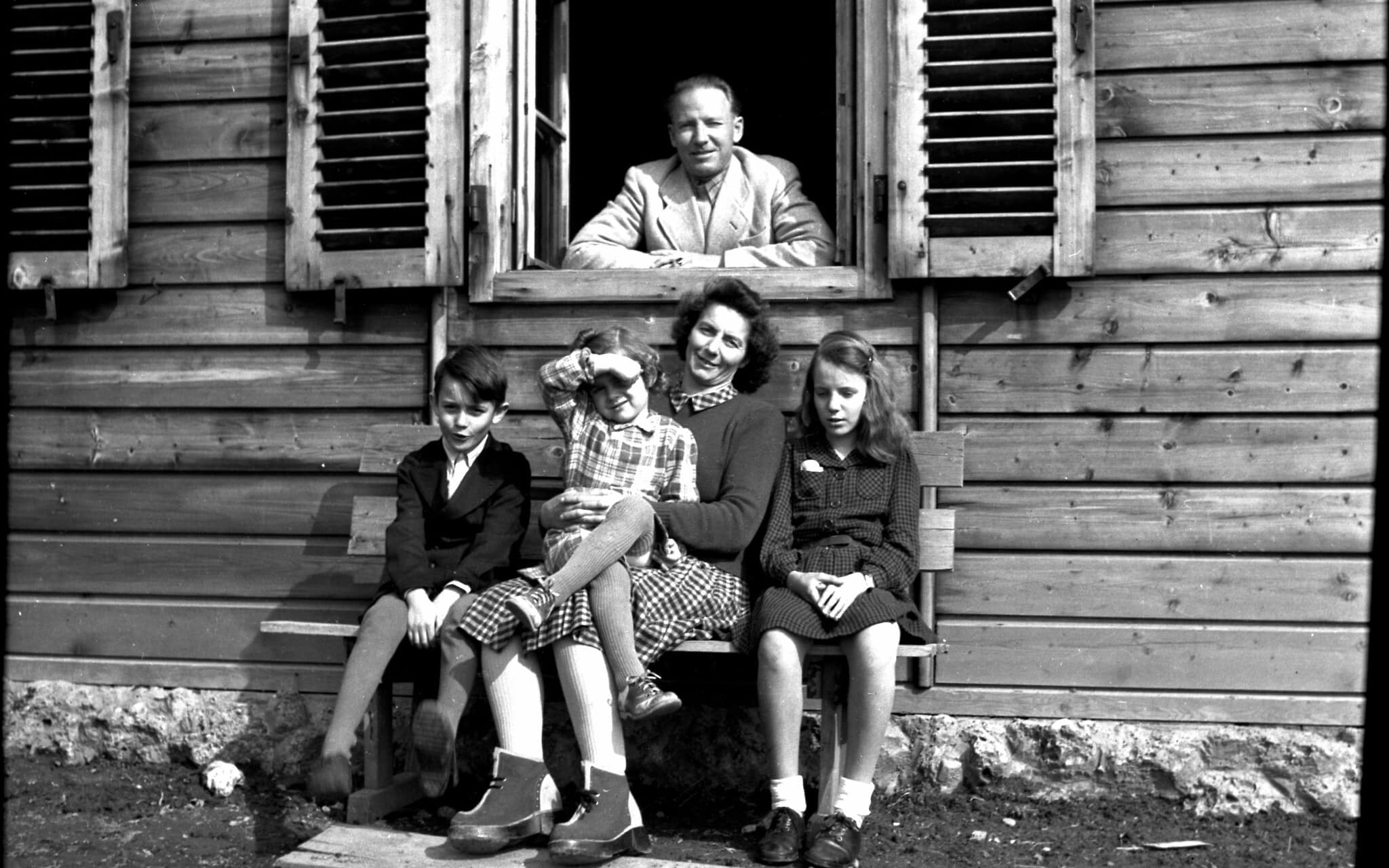 אוטו פון וכטר עם משפחתו באוסטריה, במהלך קיץ 1948 (צילום: באדיבות הורסט וכטר)