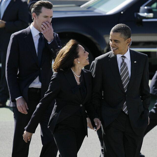ברק אובמה וקמלה האריס ב-2012 (צילום: AP Photo/Eric Risberg)