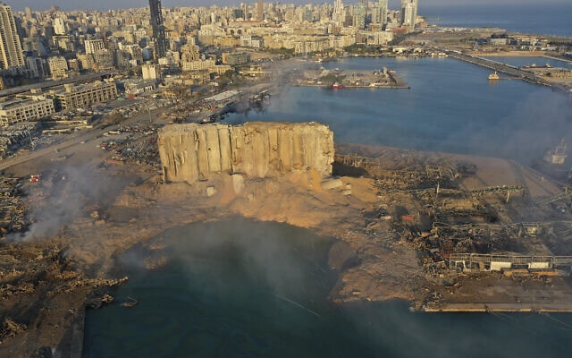 זירת הפיצוץ בנמל הים בביירות, לבנון. 5 באוגוסט 2020 (צילום: AP Photo/Hussein Malla)