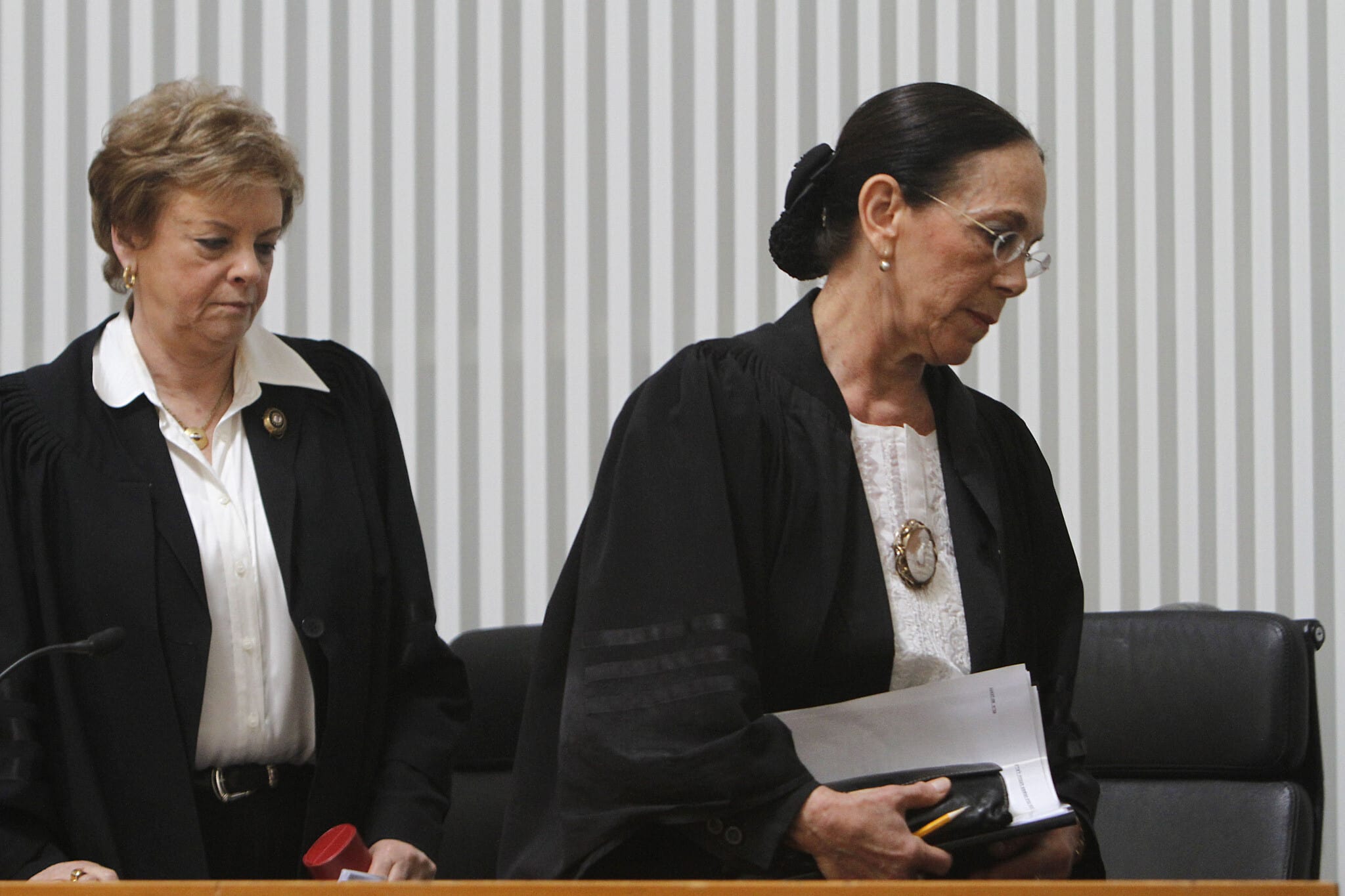שופטות בית המשפט העליון אילה פרוקצ&#039;יה ודורית ביניש, ב-13 באפריל 2011 (צילום: מרים אלסטר/פלאש90)