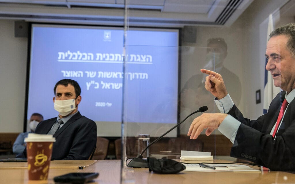 ישראל כ"ץ ושאול מרידור (משמאל), יולי 2020 (צילום: Olivier Fitoussi/Flash90)