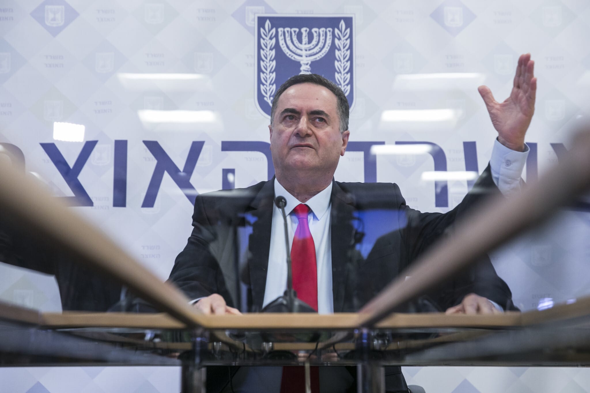 שר האוצר ישראל כ&quot;ץ במסיבת עיתונאים במשרדו בירושלים, 1 ביולי 2020 (צילום: אוליבייה פיטוסי/פלאש90)