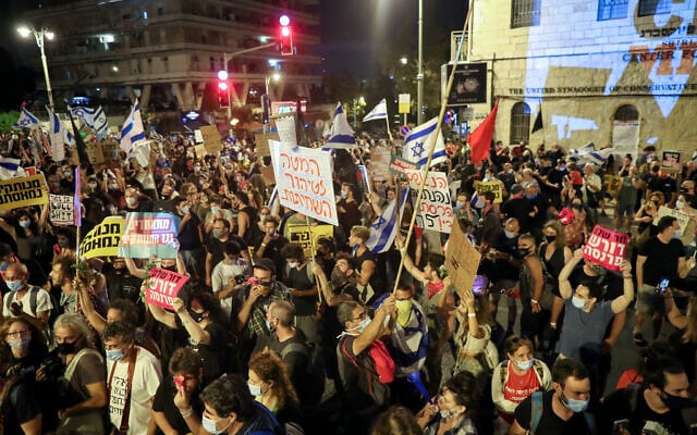 המחאה במתחם בלפור בירושלים, 8 באוגוסט 2020 (צילום: יונתן זינדל/פלאש90)