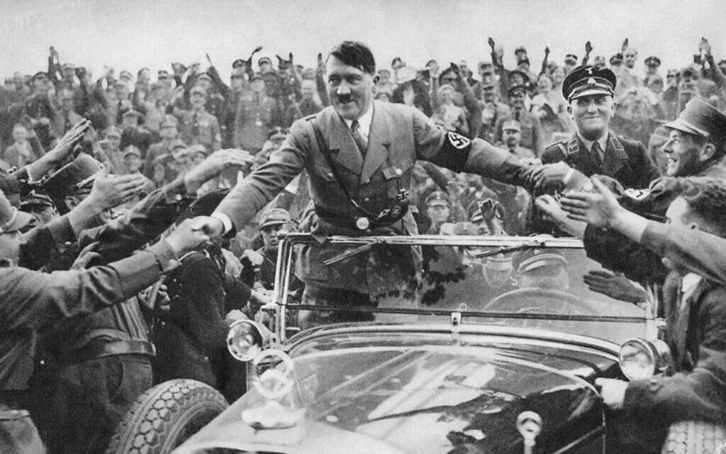 אדולף היטלר נהנה מהערצת ההמון (צילום: רשות הציבור)