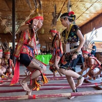 אילוסטרציה, ריקוד ילידי שבטי במלזיה, מאי 2019 (צילום: istockphoto/Cn0ra)