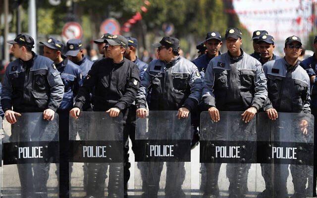 ארכיון, שוטרים מאבטחים את כינוס הליגה הערבית בטוניס, 2019 (צילום: AP Photo/Hussein Malla)