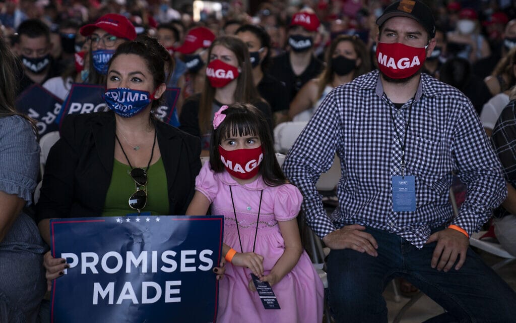 תומכים של דונלד טראמפ בכנס בחירות ביומה, אריזונה, ב-18 באוגוסט 2020 (צילום: AP Photo/Evan Vucci)