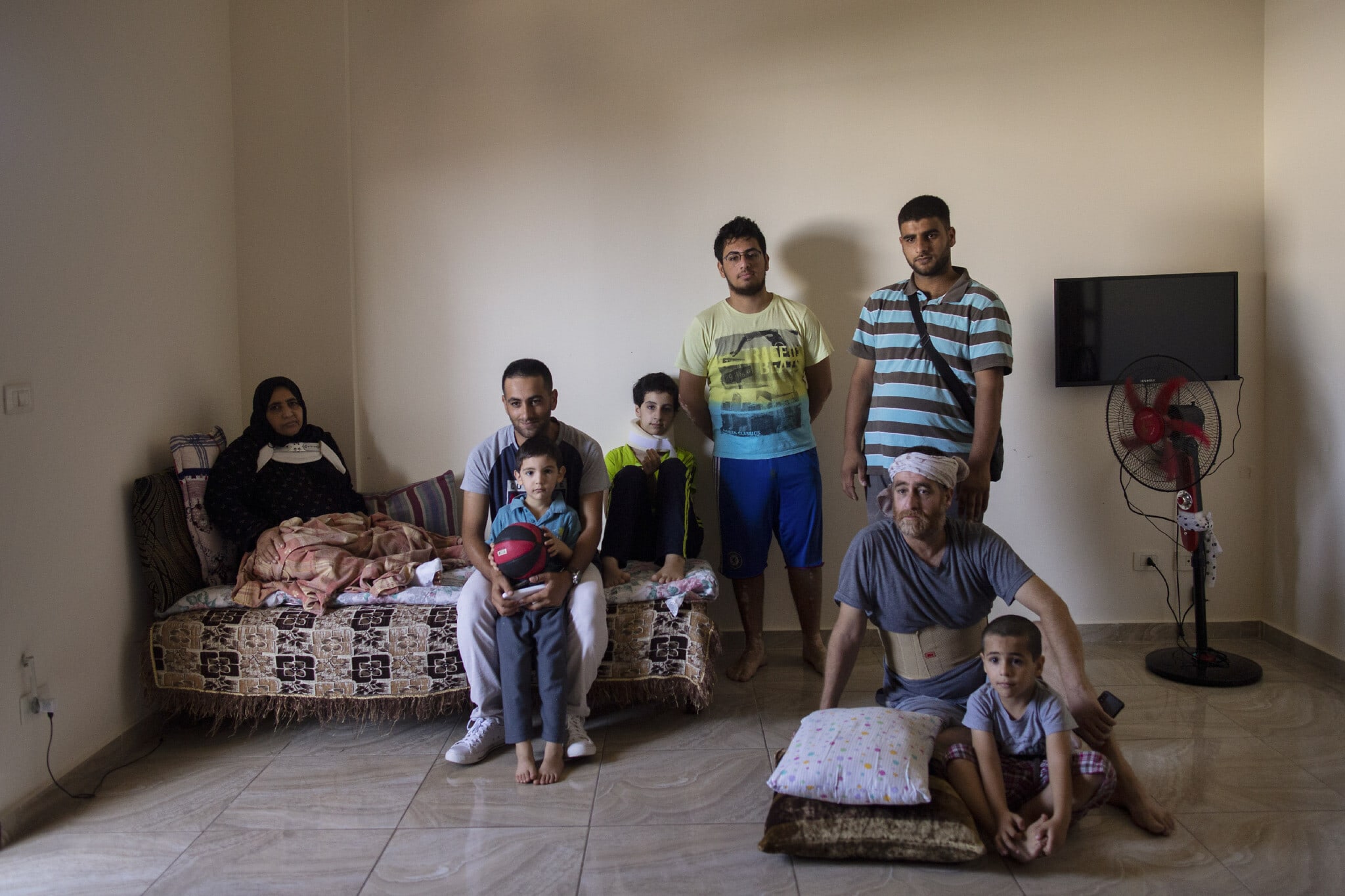 משפחת פליטים סוריים בלבנון, שביתה נהרס השנה בפיצוץ בנמל ביירות (צילום: AP Photo)