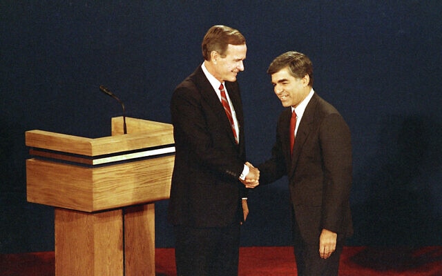 העימות ב-1988 בין מייקל דוקאקיס וג&#039;ורג&#039; בוש האב. 26 בספטמבר 1988 (צילום: AP Photo/Dennis Cook)
