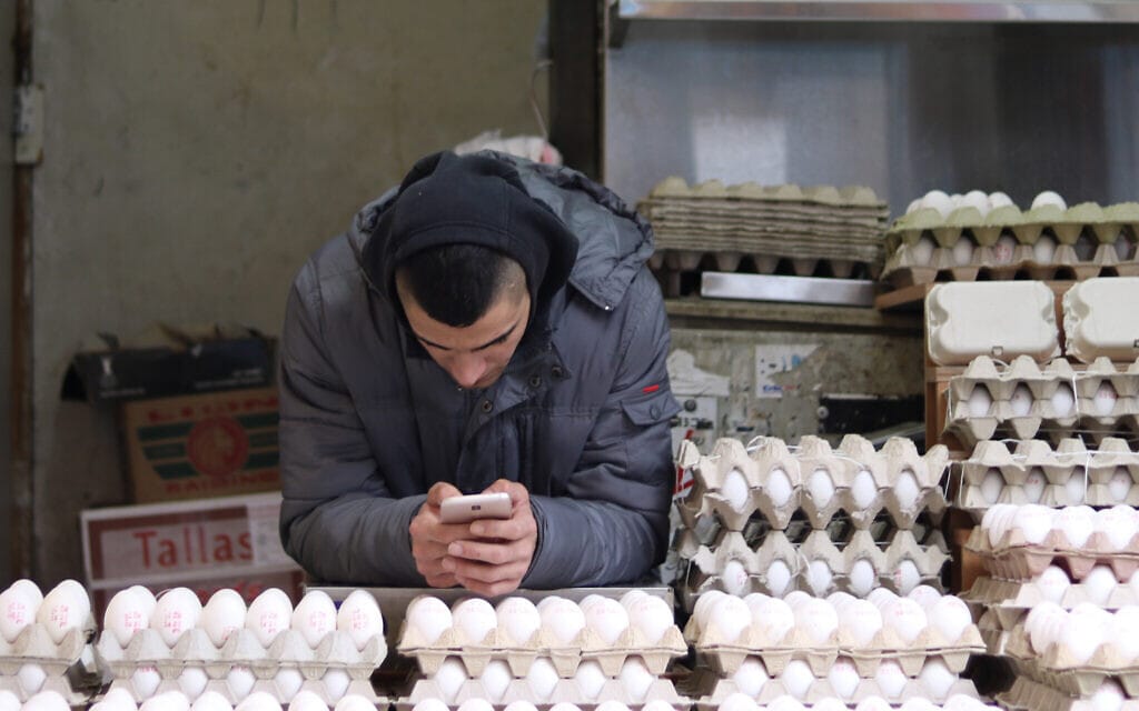 דוכן למכירת ביצים בשוק מחנה יהודה (צילום: Liba Farkash/ Flash 90)