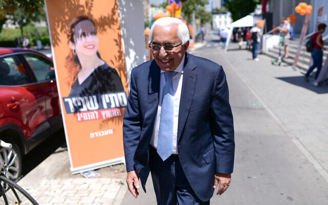 שר המשטרה לשעבר משה שחל מגיע להצביע בבחירות לראשות מפלגת העבודה, 2 ביולי 2019 (צילום: תומר נויברג/פלאש 90)