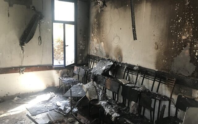 השריפה בבית הספר בנווה שלום (צילום: אמיר בן-דוד)