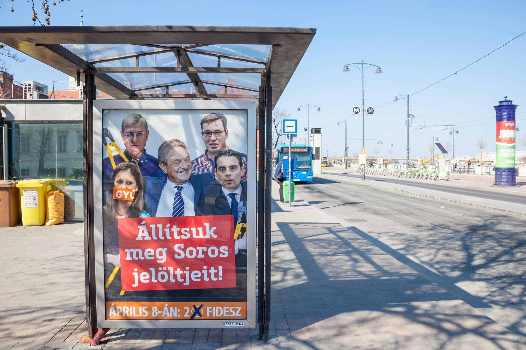 קמפיין חוצות מטעם ויקטור אורבן בהונגריה, המאשים את האופוזיציה בקשר פסול עם ג&#8217;ורג&#8217; סורוס, 2018 (צילום: istockphoto/BalkansCat)