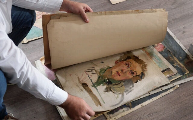 גרטרוד קאודרס החביאה כ-700 מציוריה בבית חברתה ללימודים, בימי מלחמת העולם השנייה (צילום: עמוס שאפל/RFE/RL)