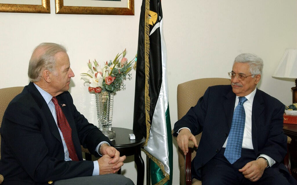 מחמוד עבאס וג'ו ביידן, 2006 (צילום: Omar Rashidi/Palestinian Authority)