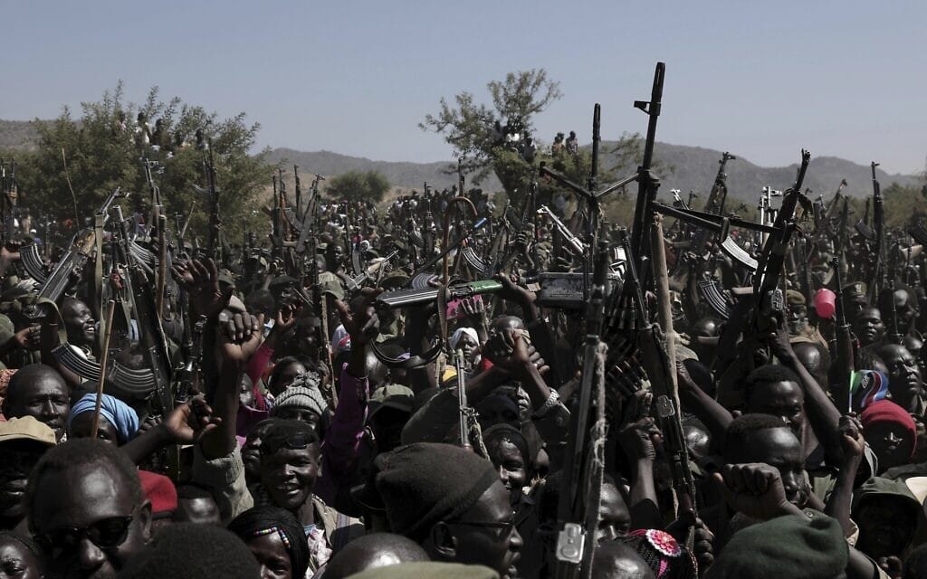 מורדים חמושים של תנועת השחרור של סודאן בכפר הצפוני קאודה, 9 בינואר 2020 (צילום: AP Photo/Nariman El-Mofty)