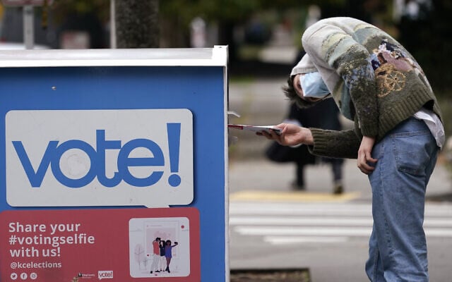 ההצבעה המוקדמת בבחירות 2020 בארצות הברית, 28 באוקטובר 2020 (צילום: AP Photo/Elaine Thompson)