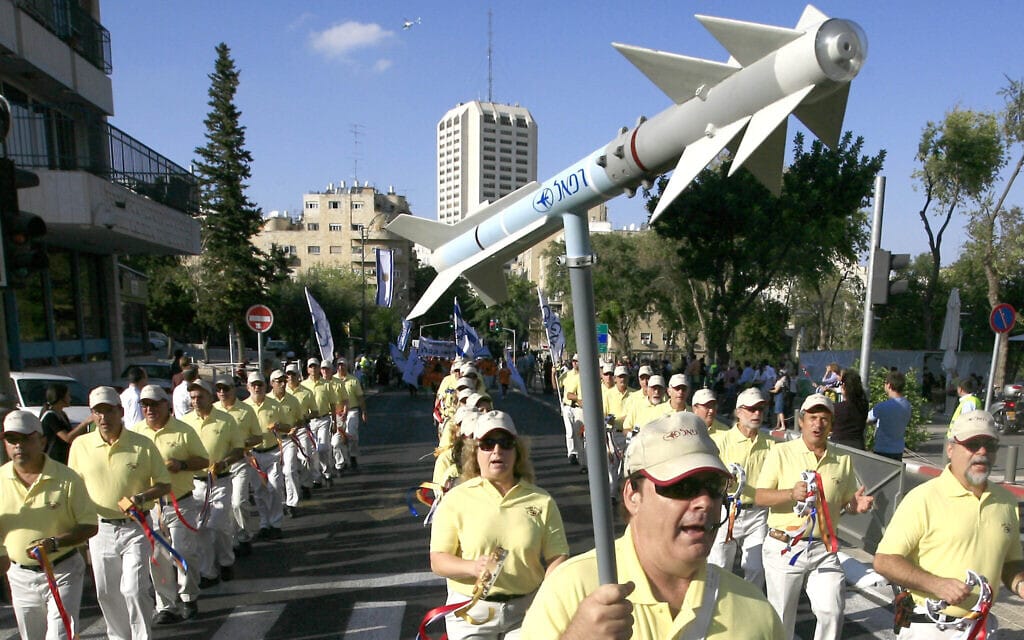 ארכיון, עובדי רפאל משתתפים במצעד בירושלים, 2008 (צילום: Nati Shohat/Flash90)
