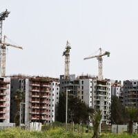 פרויקט מגורים בבנייה בהרצליה (צילום: Gili Yaari / Flash90)