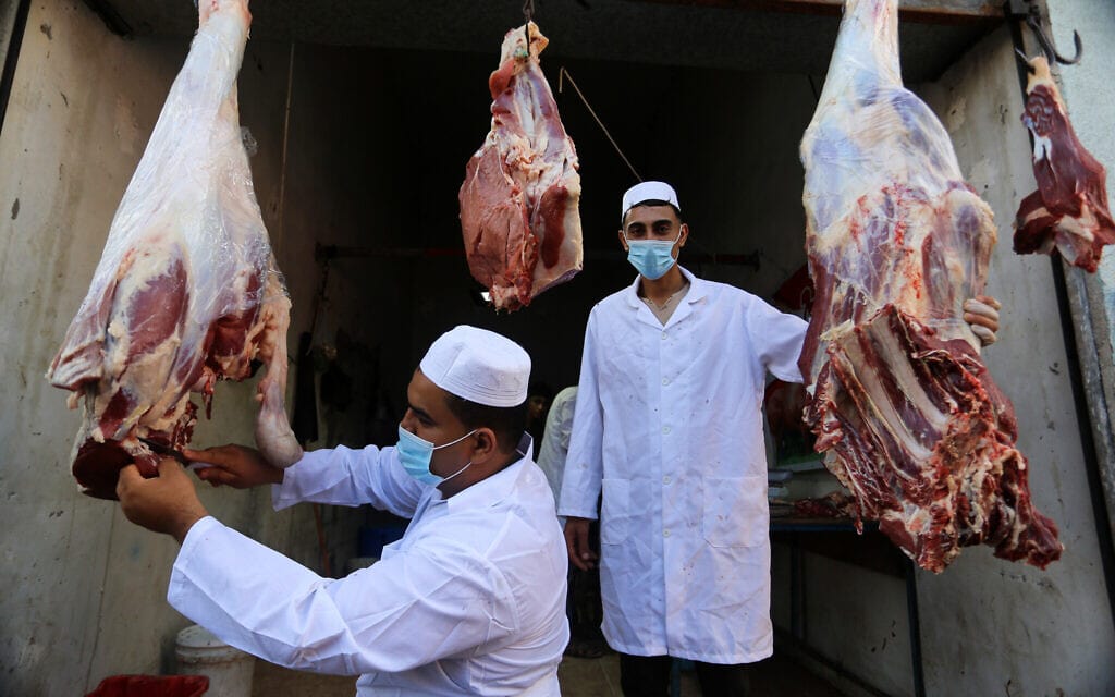 אילוסטרציה, דוכן למכירת בשר ברצועת עזה בעידן הקורונה, אוקטובר 2020 (צילום: Abed Rahim Khatib/Flash90)