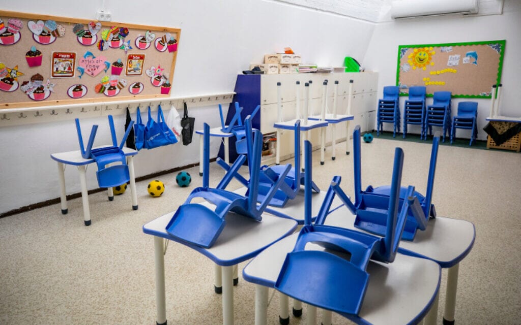 כיתת לימוד בבית הספר כרמים בשכונת בית הכרם בירושלים, 21 באוקטובר 2020 (צילום: אוליבייה פיטוסי, פלאש 90) כיתת לימוד בבית הספר כרמים בשכונת בית הכרם בירושלים, 21 באוקטובר 2020 (צילום: אוליבייה פיטוסי, פלאש 90)
