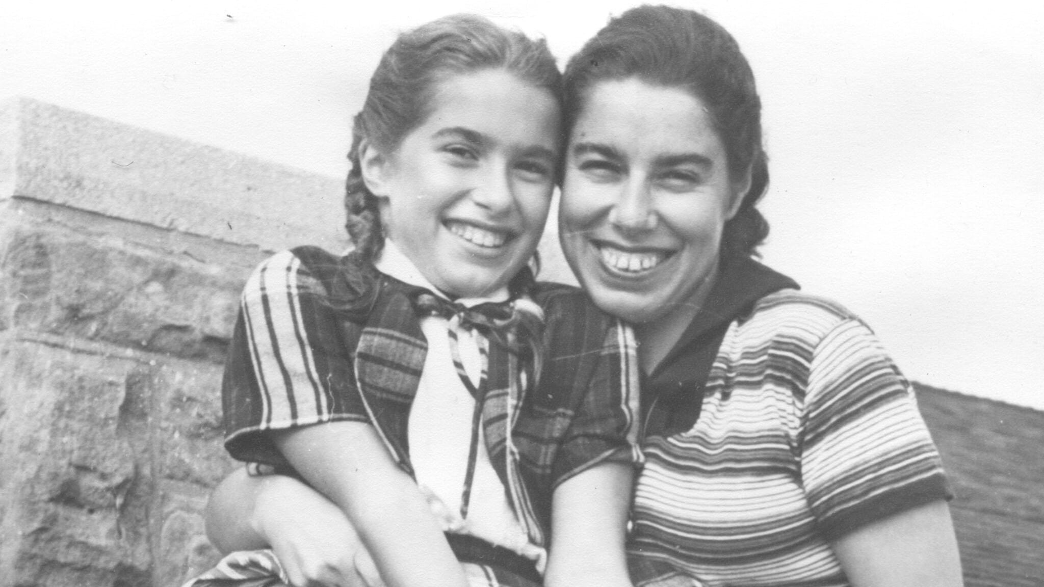 פרנסי רבינק ובתה הלן אפשטיין, ניו יורק, בסביבות שנות ה-50 (צילום: באדיבות הלן אפשטיין)