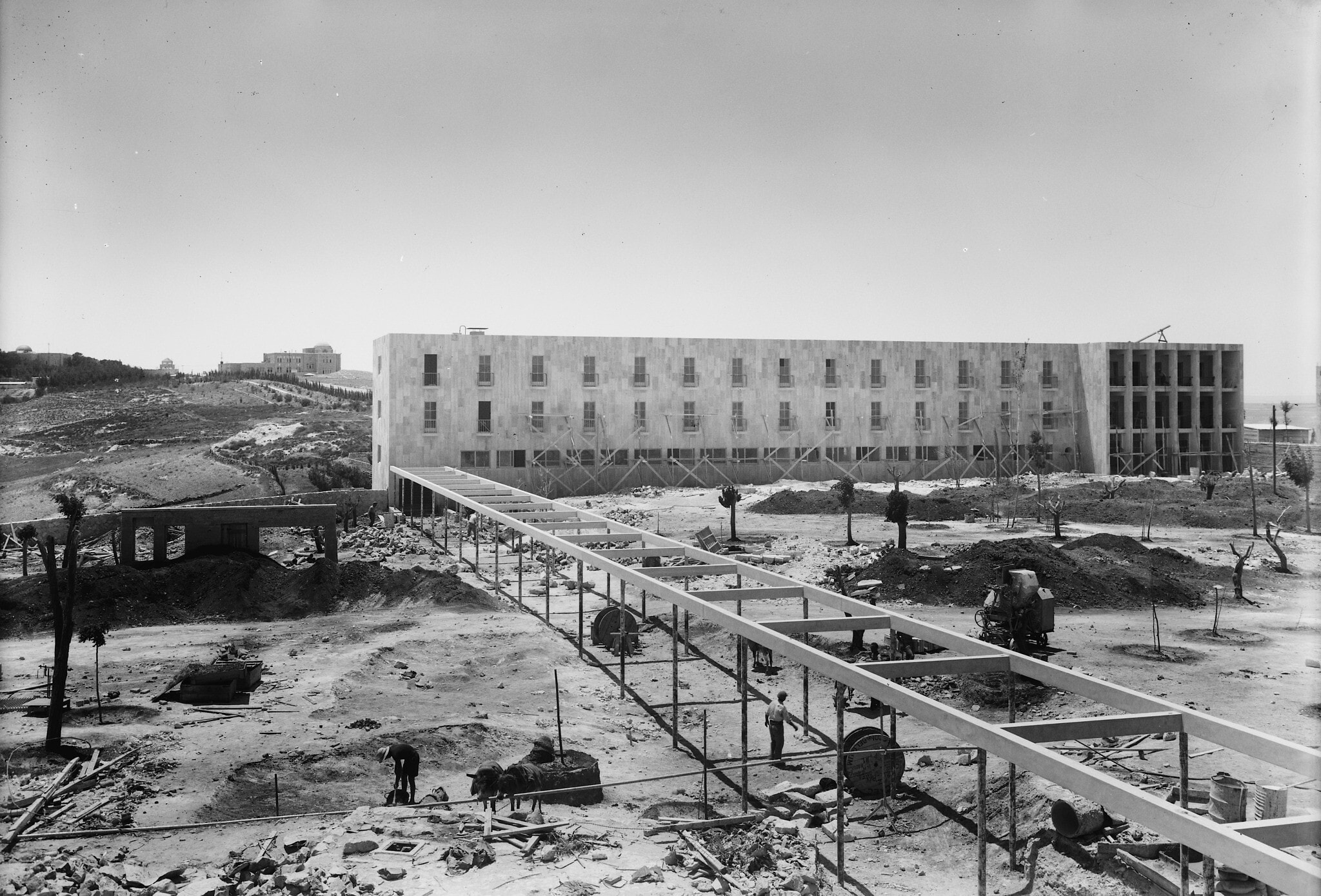 בניית בית החולים &quot;הדסה הר הצופים&quot;, 1934 (צילום: נחלת הכלל, Matson Photo Service, photographer)