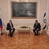 שר החוץ גבי אשכנזי ושר החוץ של רוסיה סרגיי לברוב באתונה, 26 באוקטובר 2020 (צילום: משרד החוץ)