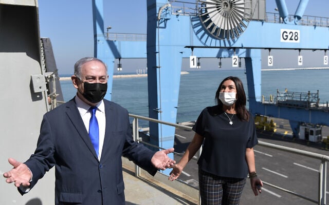 ראש הממשלה בנימין נתניהו ושרת התחבורה מירי רגב בנמל חיפה, 19 באוקטובר 2020 (צילום: קובי גדעון, פלאש 90)