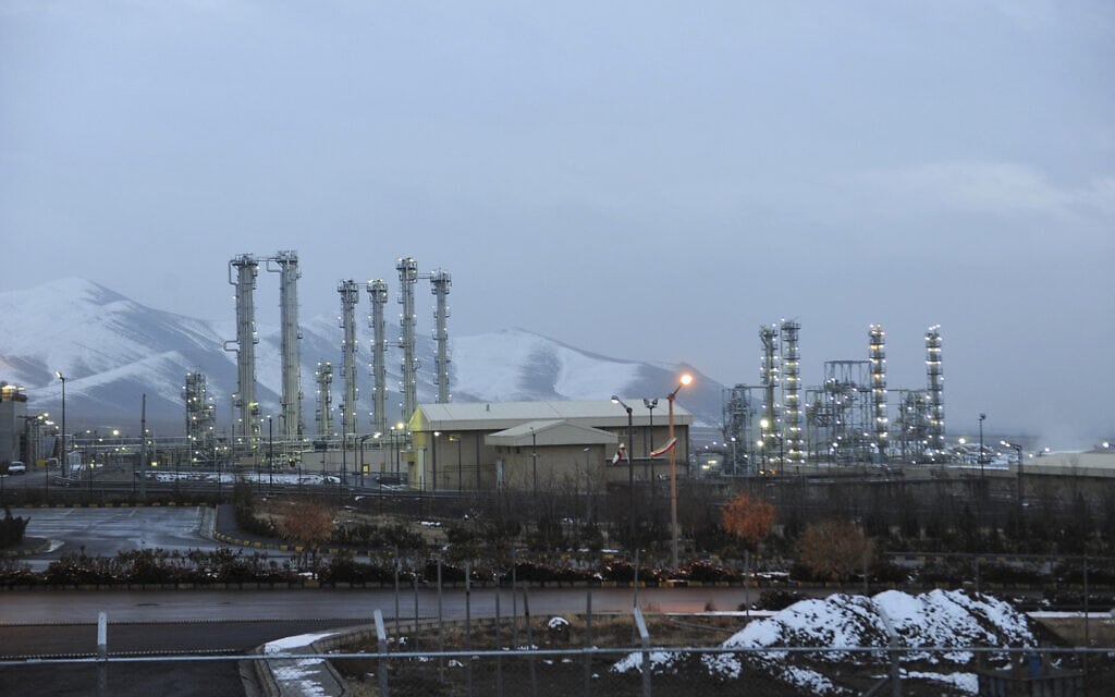 המתקן הגרעיני למים כבדים באראק שבאיראן ב-2011; צילום ארכיון – אין בהכרח קשר בין התמונה לדיווח (צילום: Hamid Foroutan/ISNA via AP, File)
