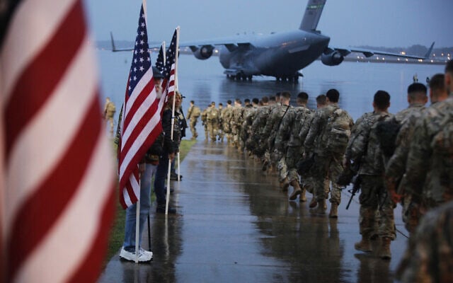 כוח של צבא ארצות הברית בדרכו לעיראק, 4 בינואר 2020 (צילום: Spc. Hubert Delany III/U.S. Army via AP)