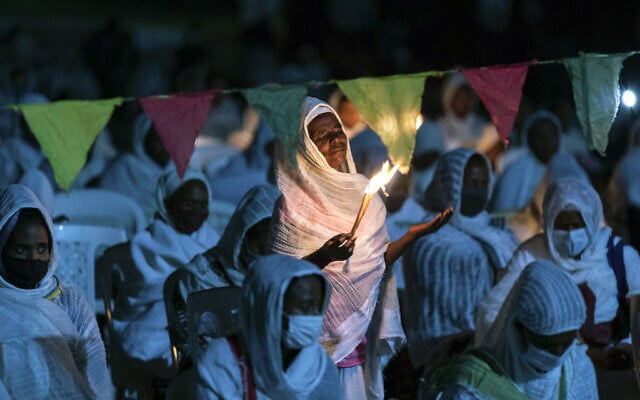 אתיופים מתפללים באדיס אבבה, ב-5 בנובמבר 2020 (צילום: AP Photo/Mulugeta Ayene)