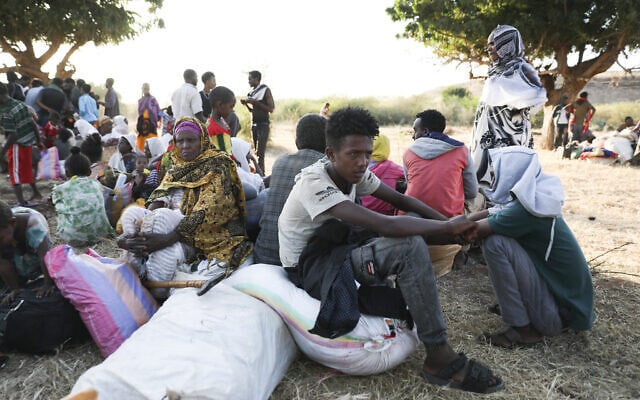 פליטים אתיופים שנסו מאזור תיגראי אל סודן, 17 בנובמבר 2020 (צילום: AP Photo/Marwan Ali)