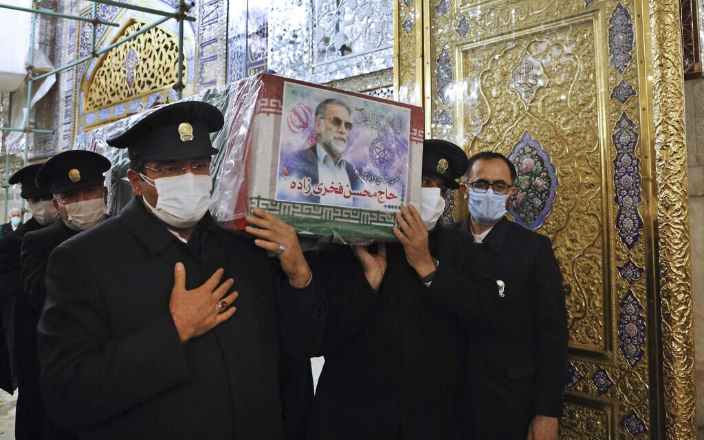 ארונו של מוחסן פחריזאדה (צילום: Iranian Defense Ministry via AP)