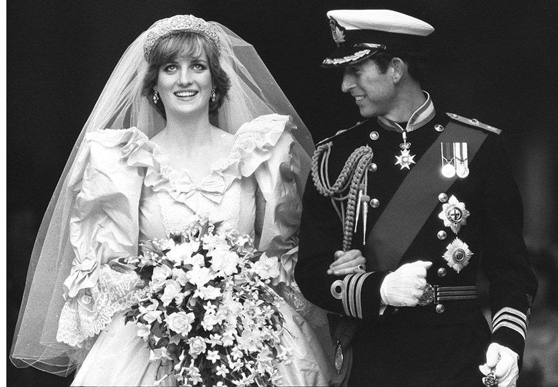 הנסיך צ&#039;ארלס והנסיכה דיאנה ביום חתונתם, 29 ביולי 1981 (צילום: AP Photo/PA Pool)