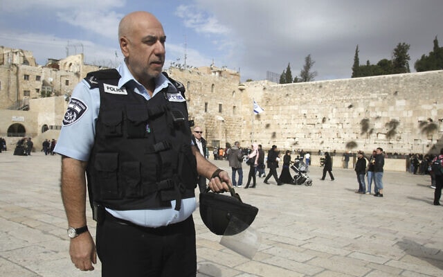 ניצב ניסו שחם בעת שמונה למפקד מחוז ירושלים, 24 בפברואר 2012 (צילום: אורי לנץ/פלאש90)