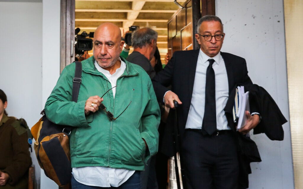 עו"ד בעז בן צור (מימין) וניסו שחם בבית המשפט המחוזי בתל אביב, ב-19 בדצמבר 2019 (צילום: פלאש90) עו"ד בעז בן צור (מימין) וניסו שחם בבית המשפט המחוזי בתל אביב, ב-19 בדצמבר 2019 (צילום: פלאש90)