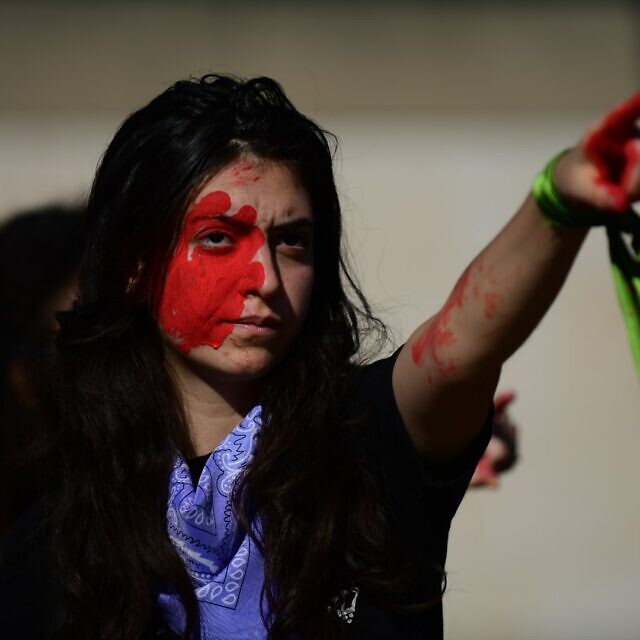 מחאה נגד אלימות כלפי נשים בתל אביב. דצמבר 2019 (צילום: Tomer Neuberg/Flash90)