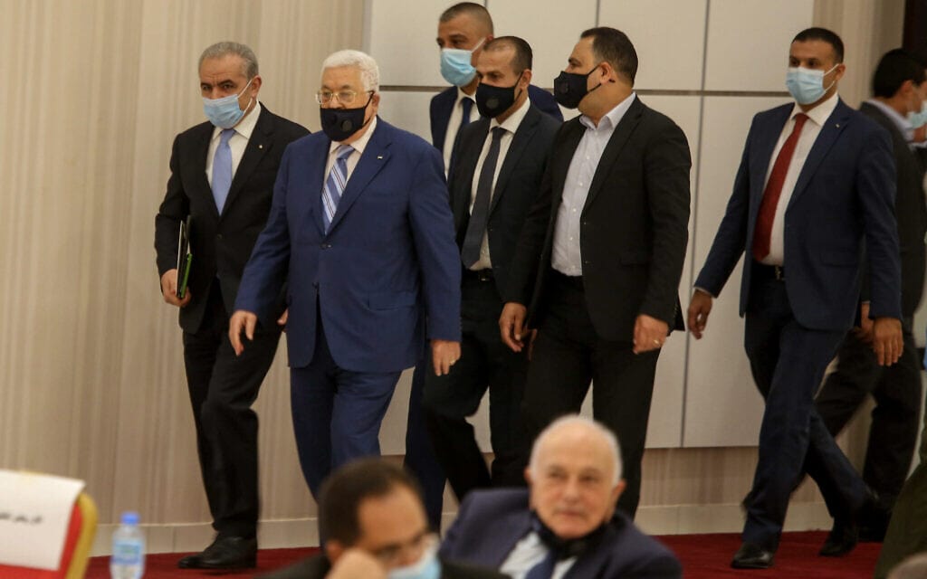 .יו"ר הרש"פ מחמוד עבאס מגיע לפגישת ההנהגה הפלסטינית ברמאללה, אוגוסט 2020 (צילום: Flash90)
