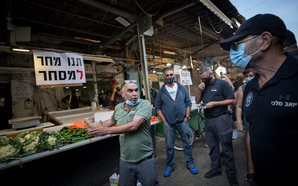 הפגנת סוחרים בשוק הכרמל בתל אביב, 17 בנובמבר 2020 (צילום: Miriam Alster/Flash90)
