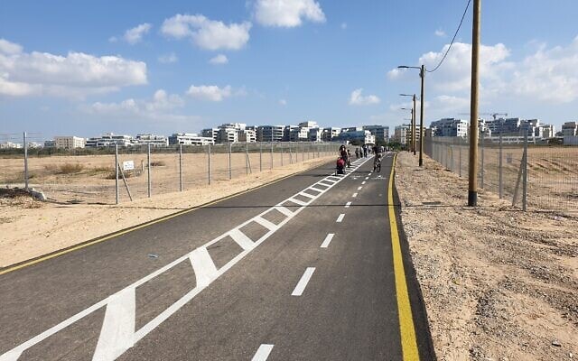 מעברים שפתחה עיריית תל אביב מחברים את שכונות עבר הירקון אל הים (צילום: אביב לביא)
