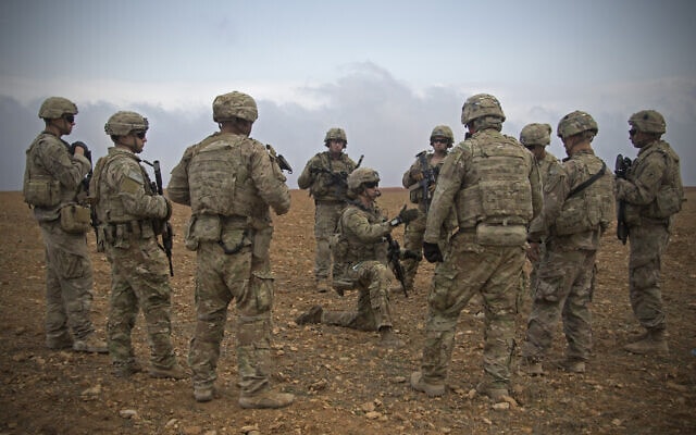 חיילי צבא ארה&quot;ב באזור מנג&#039;יב בסוריה, 20 בדצמבר 2018 (צילום: U.S. Army photo by Spc. Zoe Garbarino via AP)