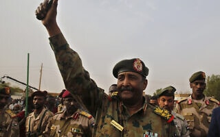 יושב ראש מועצת הריבונות של סודאן, עבד אל-פתאח אל-בורהאן, שלפי הדיווח, הזהיר שהנורמליזציה עם ישראל בסכנת הקפאה (צילום: AP Photo/Hussein Malla, File) יושב ראש מועצת הריבונות של סודאן, עבד אל-פתאח אל-בורהאן, שלפי הדיווח, הזהיר שהנורמליזציה עם ישראל בסכנת הקפאה (צילום: AP Photo/Hussein Malla, File)