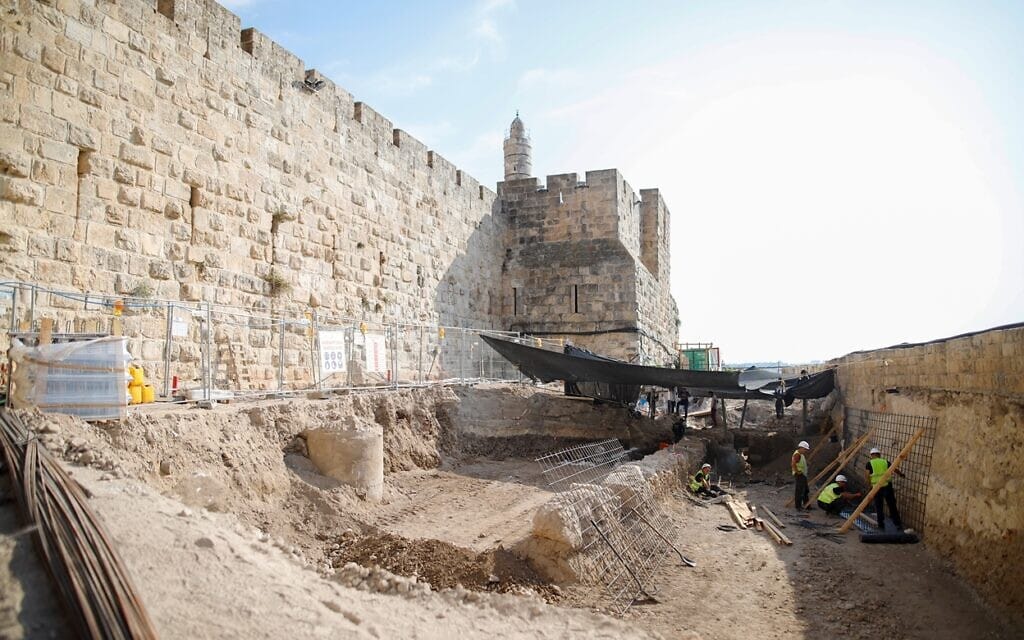 מרכז מבקרים ייבנה באזור זה של החפירות לרגלי מוזיאון מגדל דוד (צילום: ריקי רחמן)