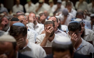 תלמידי ישיבה מתפללים בישיבת הר המור (צילום: יונתן זינדל/פלאש90) תלמידי ישיבה מתפללים בישיבת הר המור (צילום: יונתן זינדל/פלאש90)