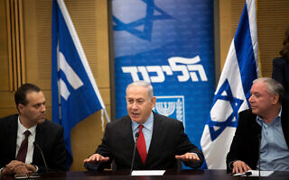 דוד אמסלם, בנימין נתניהו ומיקי זוהר בישיבת סיעת הליכוד. 26 בפברואר 2018 (צילום: יונתן זינדל/פלאש90) דוד אמסלם, בנימין נתניהו ומיקי זוהר בישיבת סיעת הליכוד. 26 בפברואר 2018 (צילום: יונתן זינדל/פלאש90)