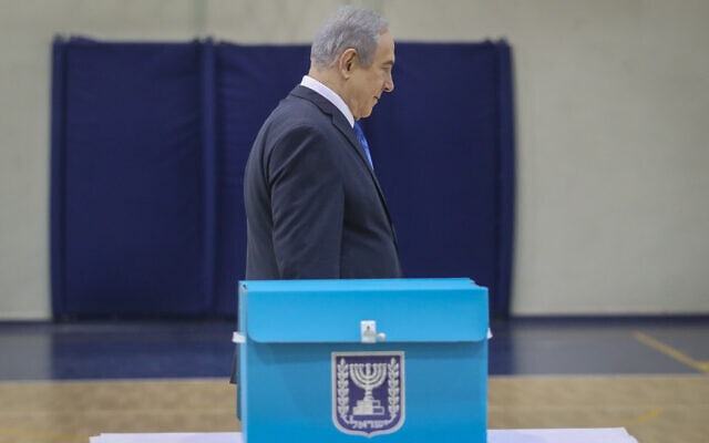 בנימין נתניהו נתניהו מצביע בירושלים במהלך הבחירות לכנסת, ב-2 במרץ 2020 (צילום: Marc Israel Sellem/POOL)