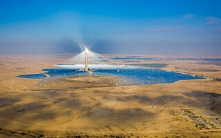 מבט על תחנת הכוח אשלים, תחנת כוח סולארית, במדבר הנגב (צילום: יונתן זינדל/פלאש90)