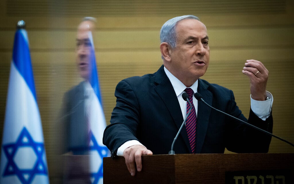 בנימין נתניהו במסיבת עיתונאים אחרי שהצעת החוק לפיזור הכנסת עבר בקריאה טרומית, 2 בדצמבר 2020 (צילום: יונתן זינדל/פלאש90)