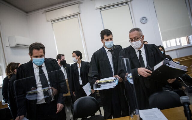 סנגוריו של נתניהו, עורכי הדין בעז בן צור ועמית חדד, בדיון בבית המשפט המחוזי בירושלים, ב-6 בדצמבר 2020